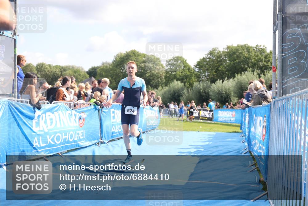 25.08.2024 - Elbe Triathlon Hamburg H.Heesch http://msf.ph/oto/6884410 25.08.2024 11:28:44 Ziel 341, 624 meine-sportfotos.de