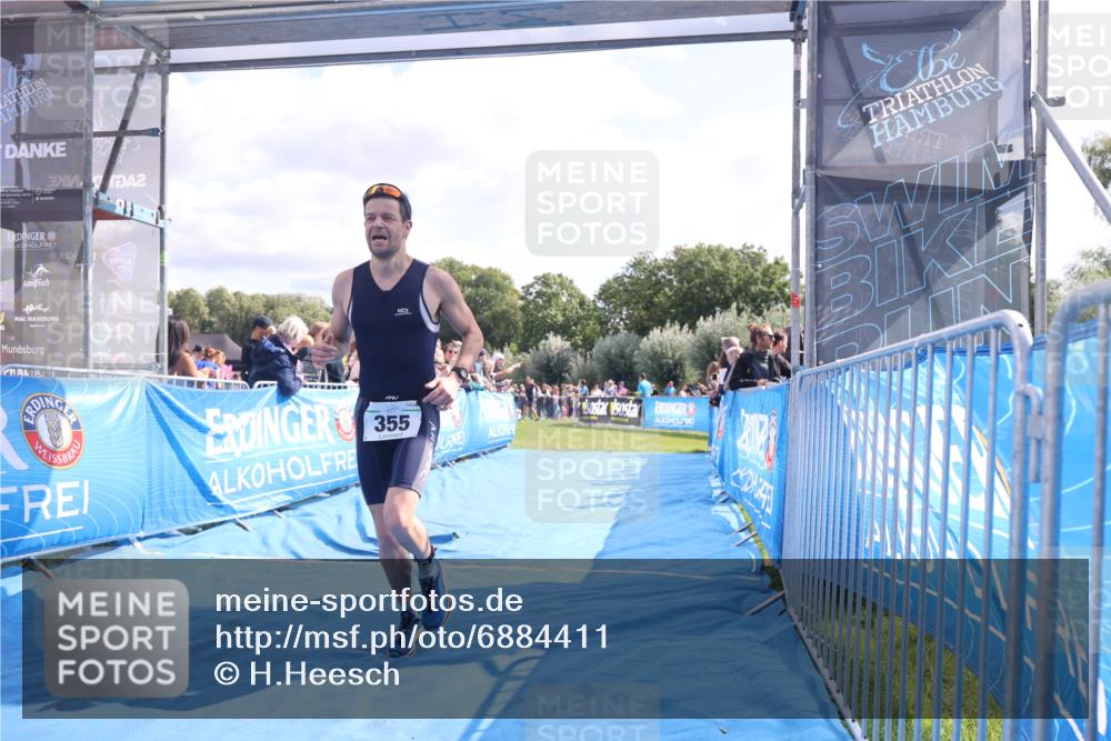 25.08.2024 - Elbe Triathlon Hamburg H.Heesch http://msf.ph/oto/6884411 25.08.2024 11:21:32 Ziel 355 meine-sportfotos.de