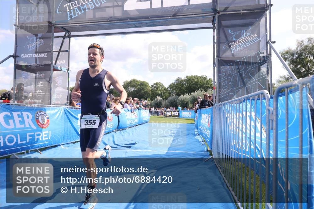 25.08.2024 - Elbe Triathlon Hamburg H.Heesch http://msf.ph/oto/6884420 25.08.2024 11:21:33 Ziel 355, 417 meine-sportfotos.de