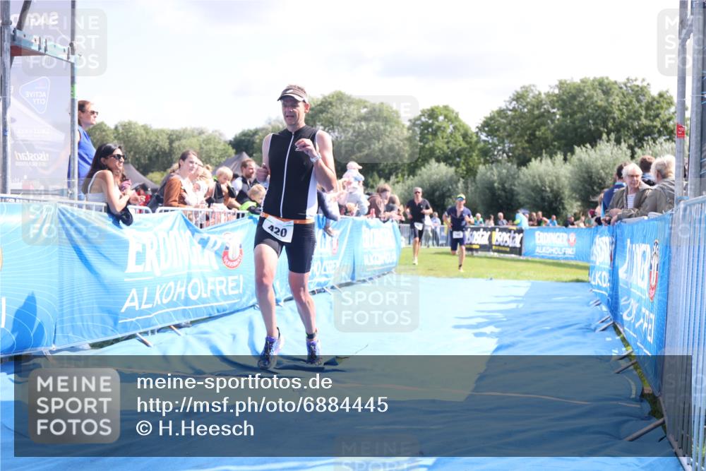 25.08.2024 - Elbe Triathlon Hamburg H.Heesch http://msf.ph/oto/6884445 25.08.2024 11:28:53 Ziel 384, 420, 746 meine-sportfotos.de
