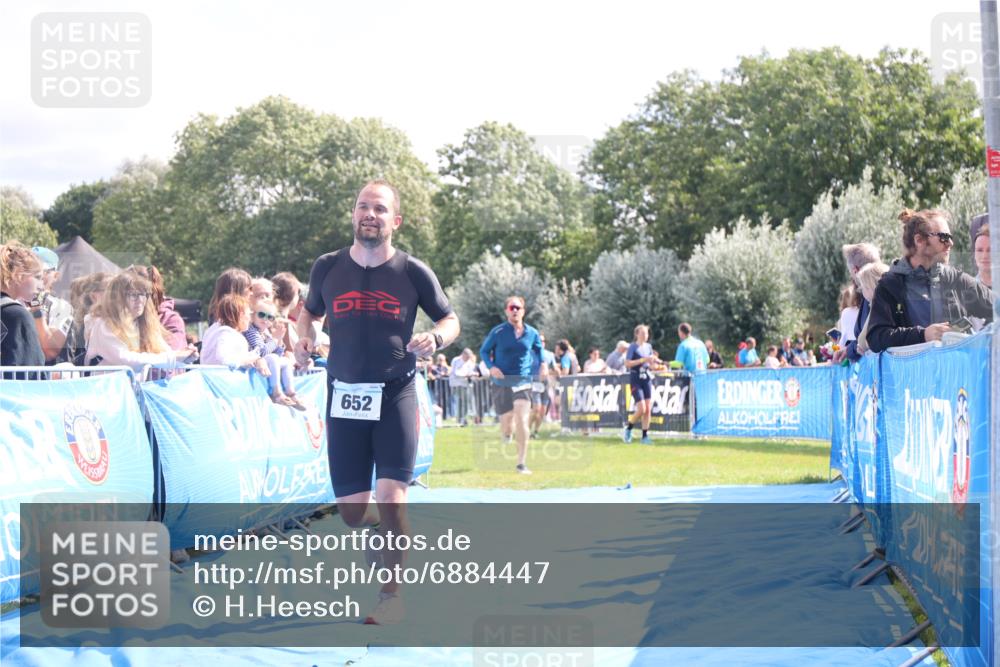 25.08.2024 - Elbe Triathlon Hamburg H.Heesch http://msf.ph/oto/6884447 25.08.2024 11:21:50 Ziel 631, 652, 1850 meine-sportfotos.de