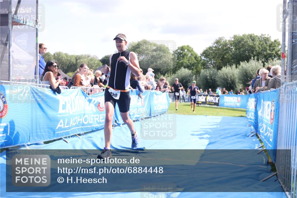 25.08.2024 - Elbe Triathlon Hamburg H.Heesch http://msf.ph/oto/6884448 25.08.2024 11:28:54 Ziel 384, 420, 746 meine-sportfotos.de