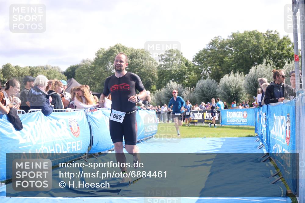 25.08.2024 - Elbe Triathlon Hamburg H.Heesch http://msf.ph/oto/6884461 25.08.2024 11:21:50 Ziel 631, 652, 1850 meine-sportfotos.de