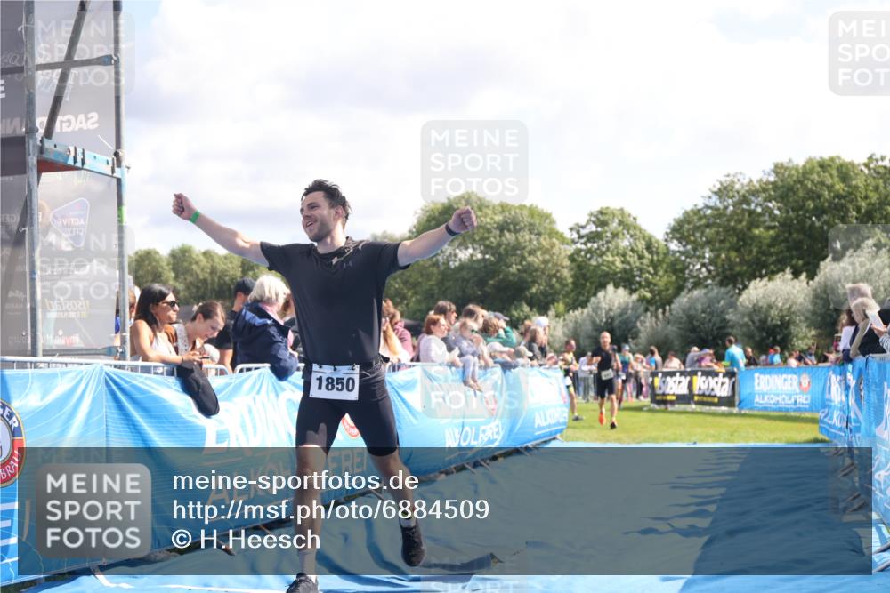 25.08.2024 - Elbe Triathlon Hamburg H.Heesch http://msf.ph/oto/6884509 25.08.2024 11:21:57 Ziel 441, 631, 652, 1850 meine-sportfotos.de