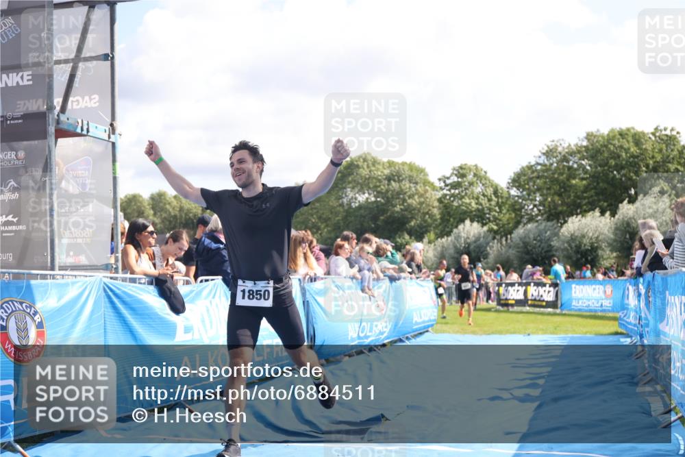 25.08.2024 - Elbe Triathlon Hamburg H.Heesch http://msf.ph/oto/6884511 25.08.2024 11:21:58 Ziel 441, 631, 1850 meine-sportfotos.de