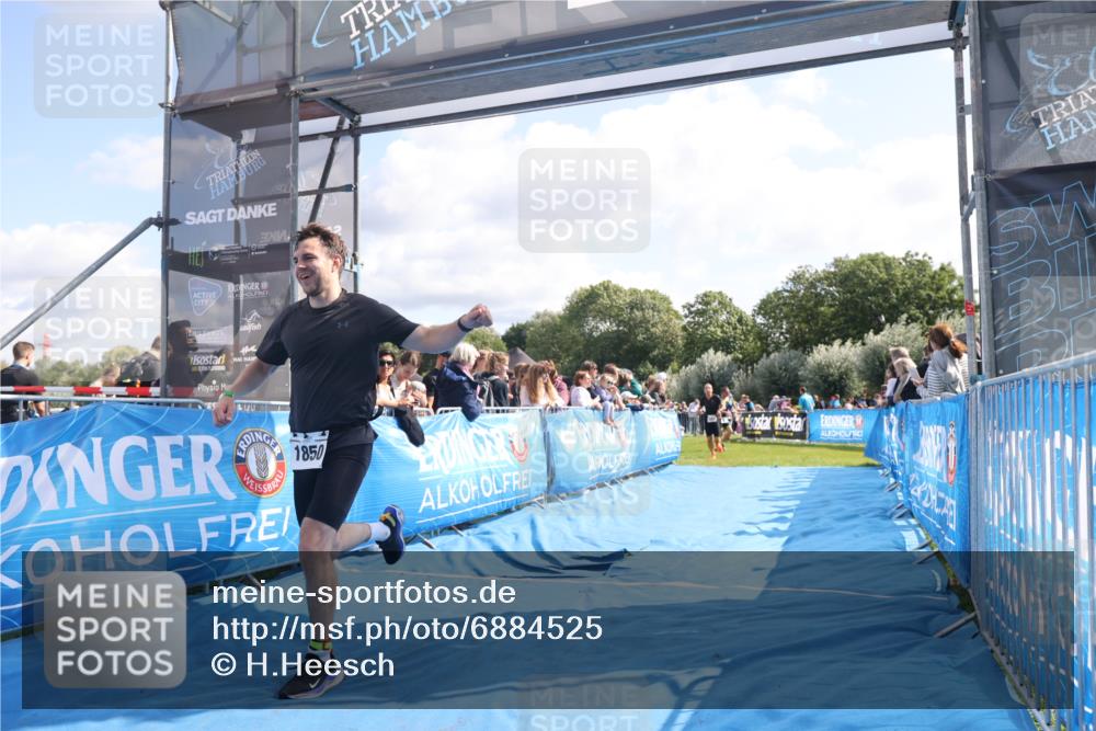 25.08.2024 - Elbe Triathlon Hamburg H.Heesch http://msf.ph/oto/6884525 25.08.2024 11:21:58 Ziel 441, 631, 1850 meine-sportfotos.de