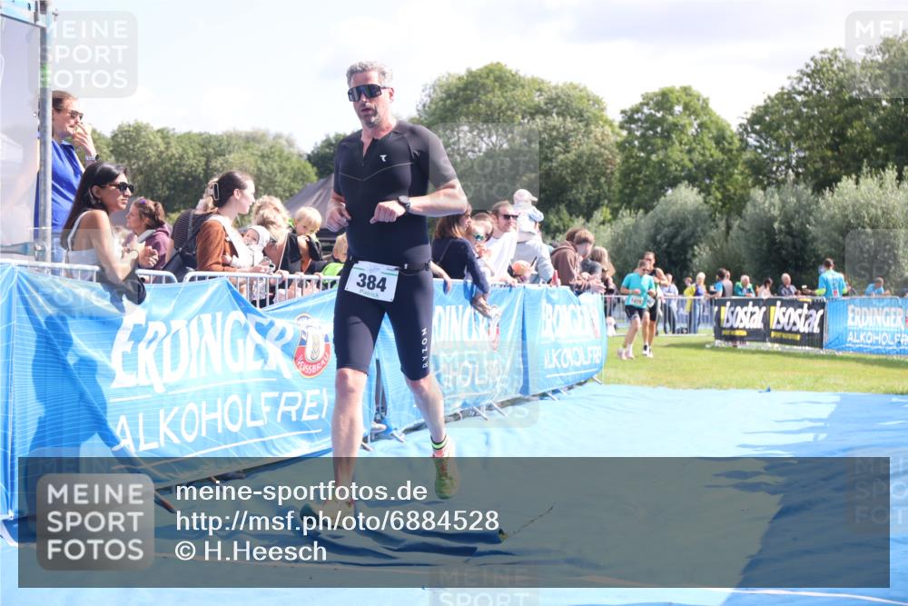 25.08.2024 - Elbe Triathlon Hamburg H.Heesch http://msf.ph/oto/6884528 25.08.2024 11:28:58 Ziel 384, 389, 420, 746 meine-sportfotos.de