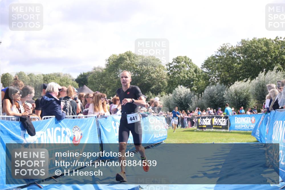 25.08.2024 - Elbe Triathlon Hamburg H.Heesch http://msf.ph/oto/6884539 25.08.2024 11:22:01 Ziel 441, 559, 1850 meine-sportfotos.de
