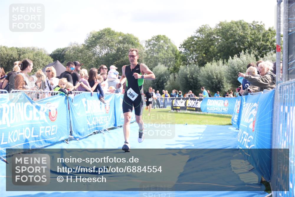 25.08.2024 - Elbe Triathlon Hamburg H.Heesch http://msf.ph/oto/6884554 25.08.2024 11:29:03 Ziel 357, 384, 389, 746 meine-sportfotos.de