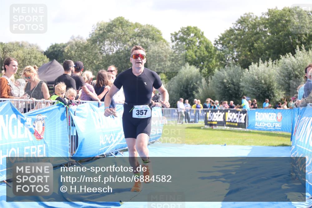 25.08.2024 - Elbe Triathlon Hamburg H.Heesch http://msf.ph/oto/6884582 25.08.2024 11:29:08 Ziel 357, 389 meine-sportfotos.de