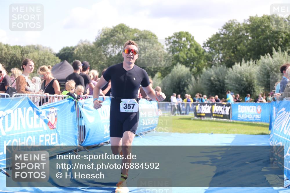 25.08.2024 - Elbe Triathlon Hamburg H.Heesch http://msf.ph/oto/6884592 25.08.2024 11:29:09 Ziel 357, 389, 663 meine-sportfotos.de
