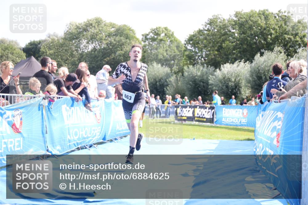 25.08.2024 - Elbe Triathlon Hamburg H.Heesch http://msf.ph/oto/6884625 25.08.2024 11:29:16 Ziel 357, 663, 717 meine-sportfotos.de