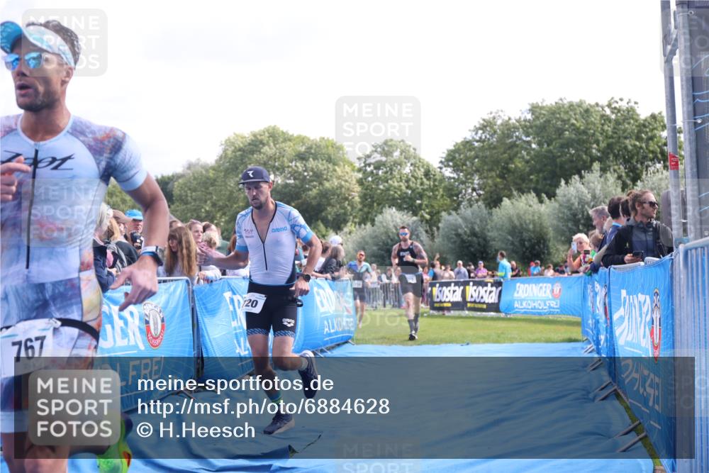 25.08.2024 - Elbe Triathlon Hamburg H.Heesch http://msf.ph/oto/6884628 25.08.2024 11:22:20 Ziel 322, 720, 724, 767 meine-sportfotos.de