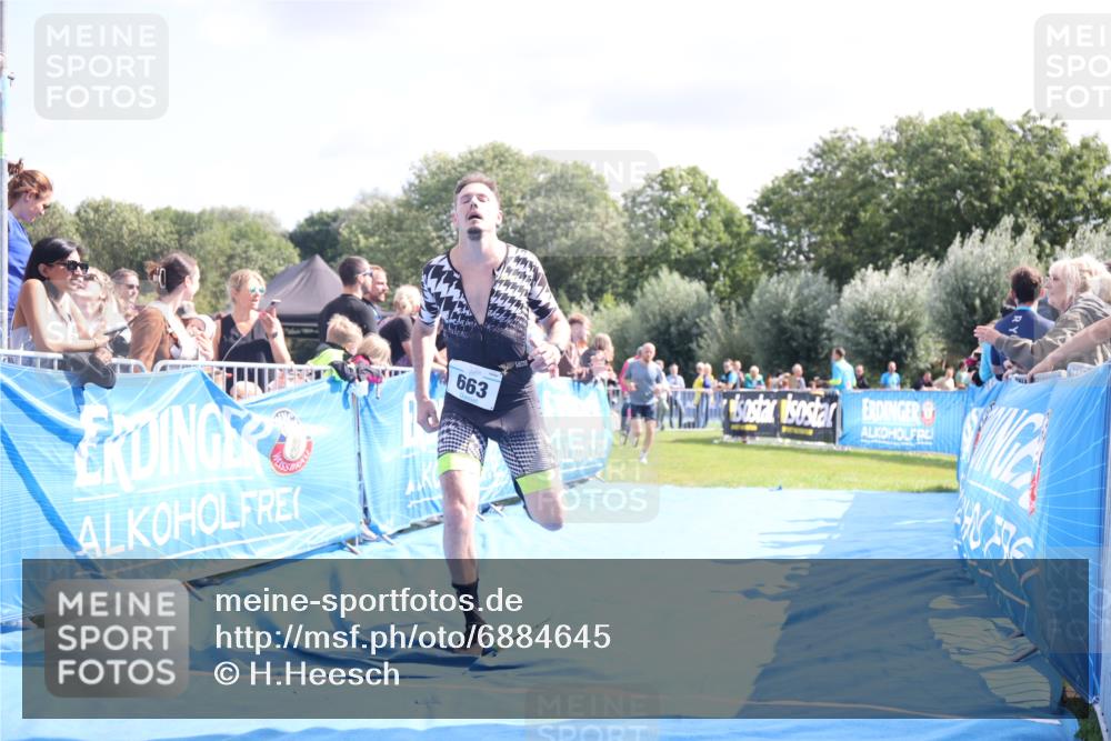 25.08.2024 - Elbe Triathlon Hamburg H.Heesch http://msf.ph/oto/6884645 25.08.2024 11:29:16 Ziel 357, 663, 717 meine-sportfotos.de