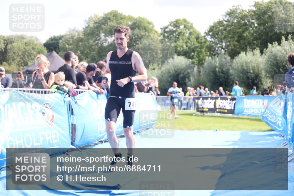 25.08.2024 - Elbe Triathlon Hamburg H.Heesch http://msf.ph/oto/6884711 25.08.2024 11:29:34 Ziel 743 meine-sportfotos.de
