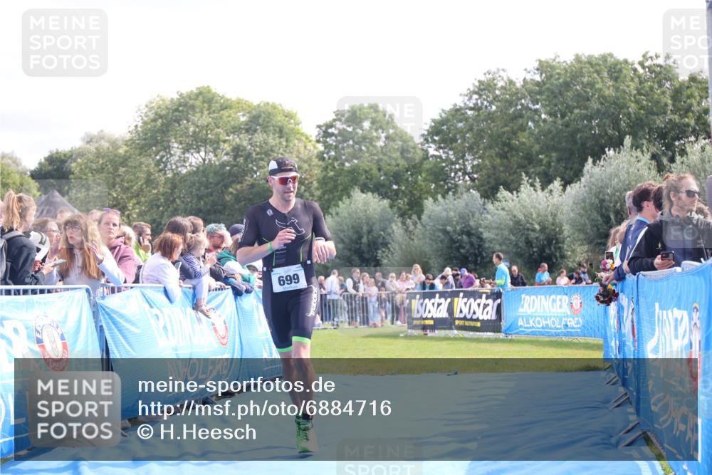 25.08.2024 - Elbe Triathlon Hamburg H.Heesch http://msf.ph/oto/6884716 25.08.2024 11:22:30 Ziel 322, 699, 724 meine-sportfotos.de