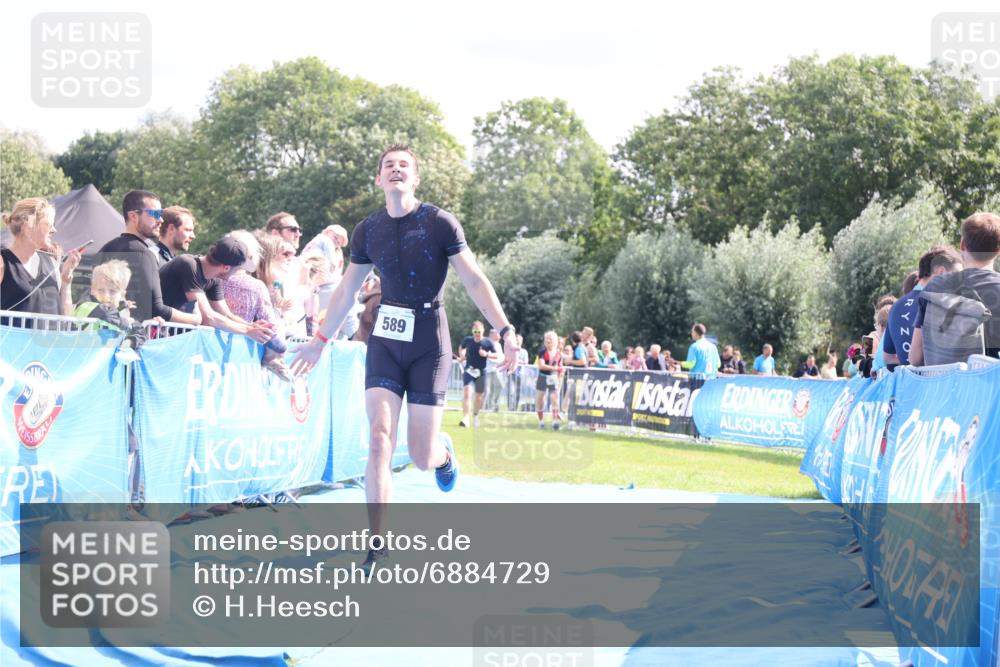 25.08.2024 - Elbe Triathlon Hamburg H.Heesch http://msf.ph/oto/6884729 25.08.2024 11:29:44 Ziel 589, 682 meine-sportfotos.de