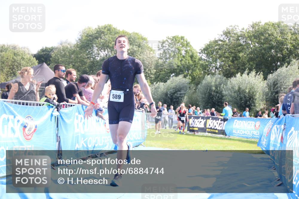 25.08.2024 - Elbe Triathlon Hamburg H.Heesch http://msf.ph/oto/6884744 25.08.2024 11:29:44 Ziel 589, 682 meine-sportfotos.de