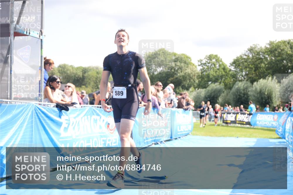 25.08.2024 - Elbe Triathlon Hamburg H.Heesch http://msf.ph/oto/6884746 25.08.2024 11:29:45 Ziel 589, 665, 682 meine-sportfotos.de