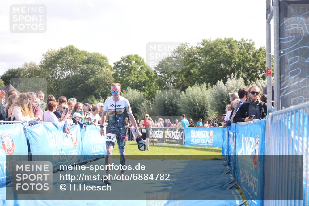 25.08.2024 - Elbe Triathlon Hamburg H.Heesch http://msf.ph/oto/6884782 25.08.2024 11:22:47 Ziel 273, 383, 617 meine-sportfotos.de