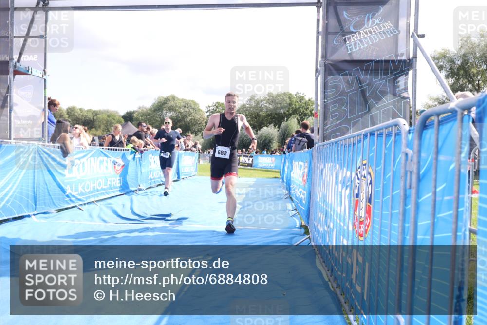 25.08.2024 - Elbe Triathlon Hamburg H.Heesch http://msf.ph/oto/6884808 25.08.2024 11:29:51 Ziel 589, 665, 682 meine-sportfotos.de