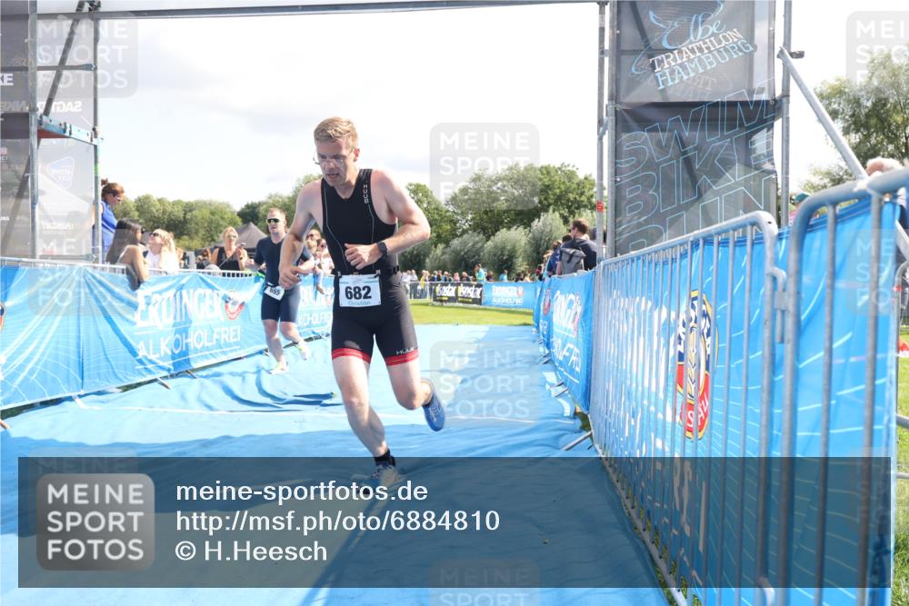 25.08.2024 - Elbe Triathlon Hamburg H.Heesch http://msf.ph/oto/6884810 25.08.2024 11:29:52 Ziel 589, 665, 682 meine-sportfotos.de