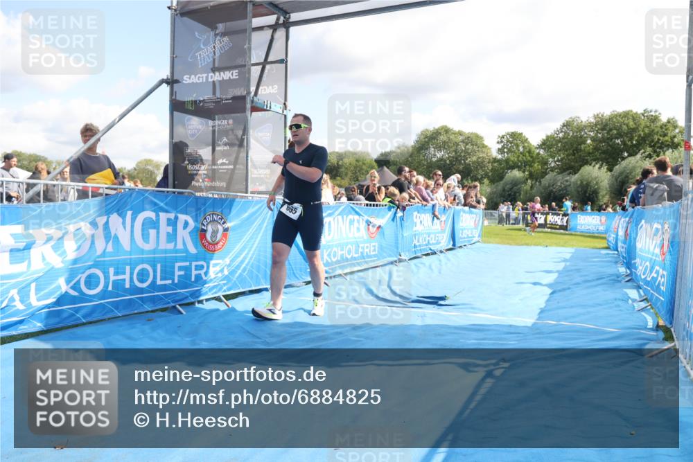 25.08.2024 - Elbe Triathlon Hamburg H.Heesch http://msf.ph/oto/6884825 25.08.2024 11:29:53 Ziel 665, 682 meine-sportfotos.de