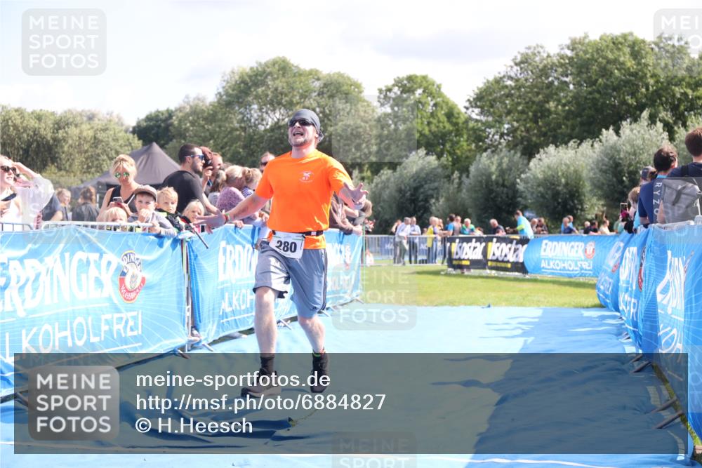25.08.2024 - Elbe Triathlon Hamburg H.Heesch http://msf.ph/oto/6884827 25.08.2024 11:30:07 Ziel 280 meine-sportfotos.de