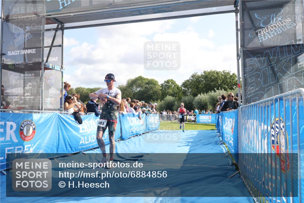 25.08.2024 - Elbe Triathlon Hamburg H.Heesch http://msf.ph/oto/6884856 25.08.2024 11:22:50 Ziel 273, 383, 554, 617 meine-sportfotos.de