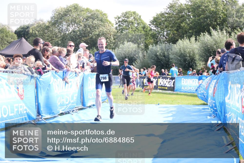 25.08.2024 - Elbe Triathlon Hamburg H.Heesch http://msf.ph/oto/6884865 25.08.2024 11:30:15 Ziel 280, 526, 798 meine-sportfotos.de