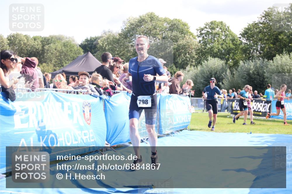 25.08.2024 - Elbe Triathlon Hamburg H.Heesch http://msf.ph/oto/6884867 25.08.2024 11:30:16 Ziel 526, 798 meine-sportfotos.de