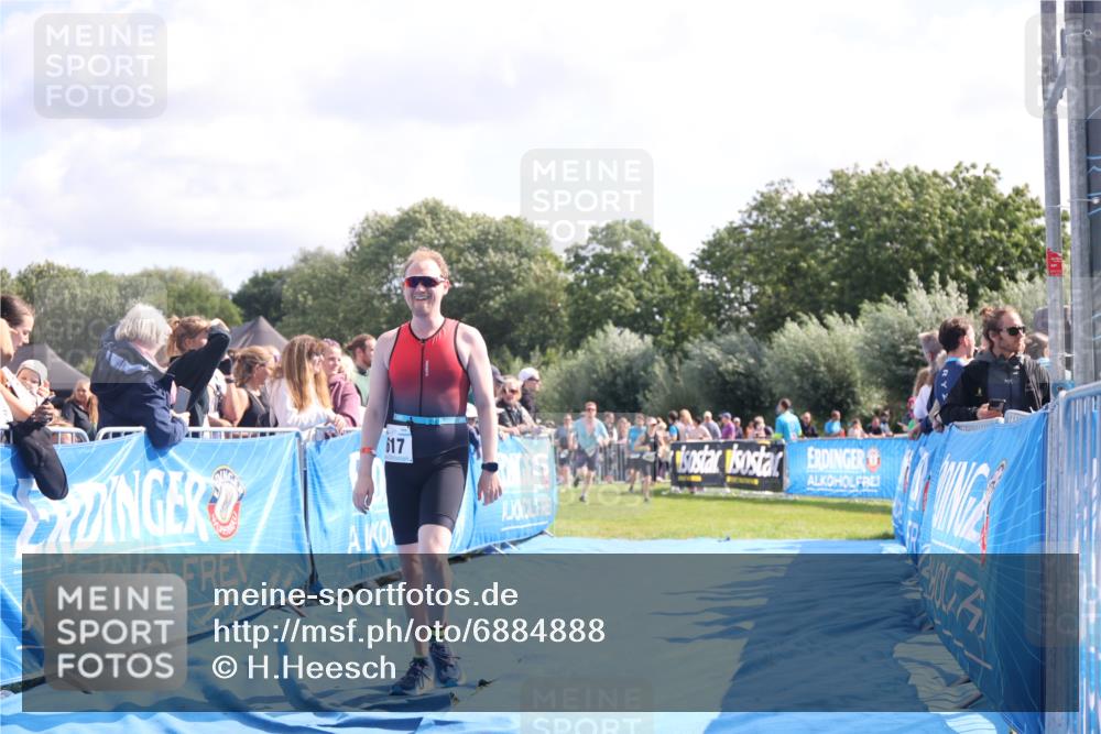 25.08.2024 - Elbe Triathlon Hamburg H.Heesch http://msf.ph/oto/6884888 25.08.2024 11:22:53 Ziel 383, 385, 554, 617 meine-sportfotos.de