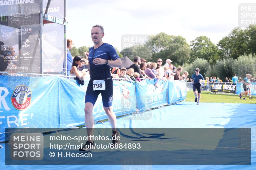 25.08.2024 - Elbe Triathlon Hamburg H.Heesch http://msf.ph/oto/6884893 25.08.2024 11:30:16 Ziel 526, 798 meine-sportfotos.de