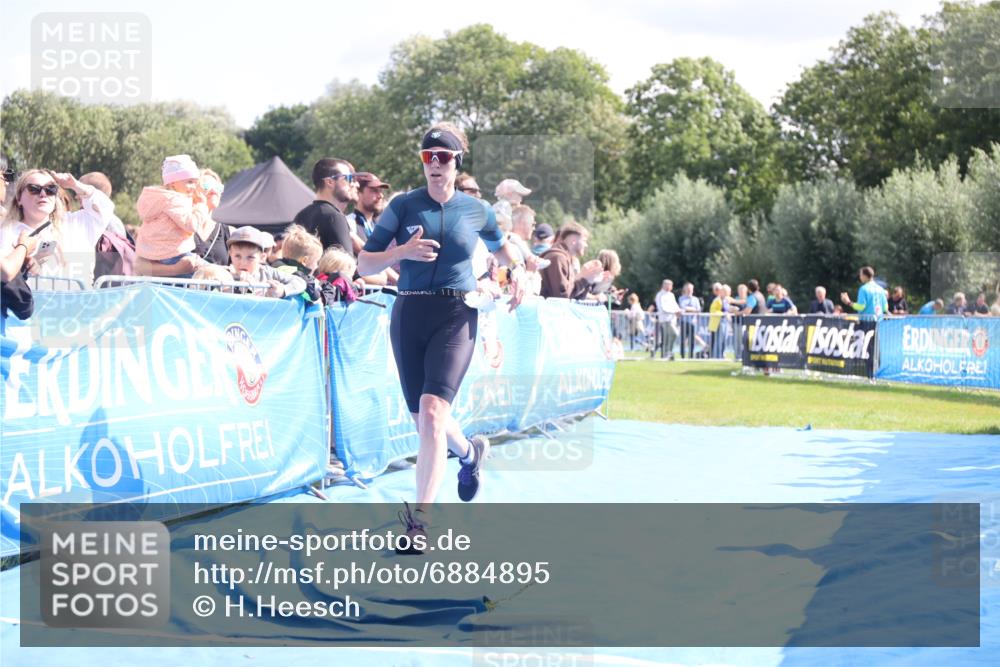 25.08.2024 - Elbe Triathlon Hamburg H.Heesch http://msf.ph/oto/6884895 25.08.2024 11:30:19 Ziel 526, 798 meine-sportfotos.de