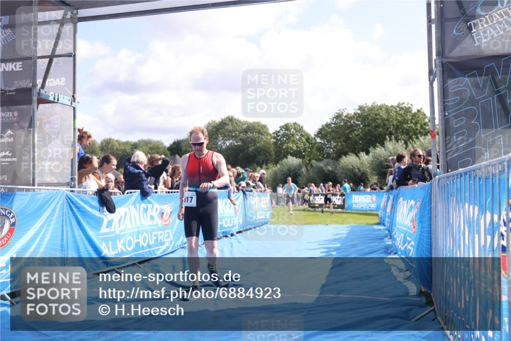 25.08.2024 - Elbe Triathlon Hamburg H.Heesch http://msf.ph/oto/6884923 25.08.2024 11:22:54 Ziel 383, 385, 554, 617 meine-sportfotos.de