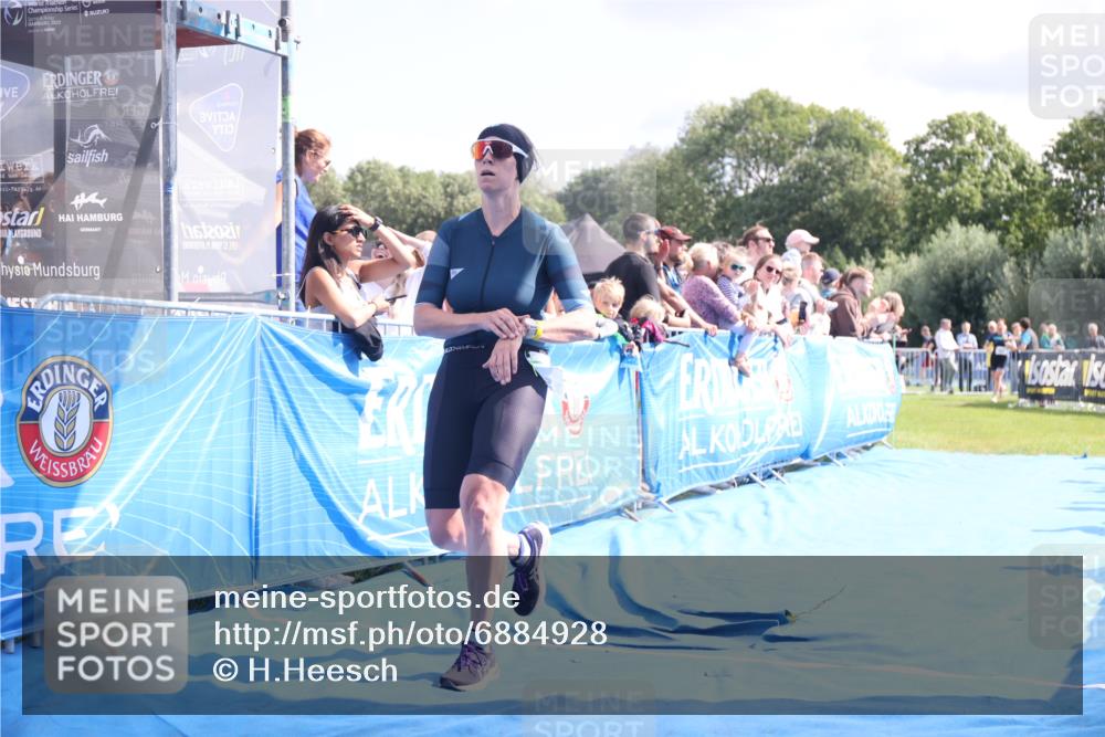 25.08.2024 - Elbe Triathlon Hamburg H.Heesch http://msf.ph/oto/6884928 25.08.2024 11:30:19 Ziel 526, 798 meine-sportfotos.de