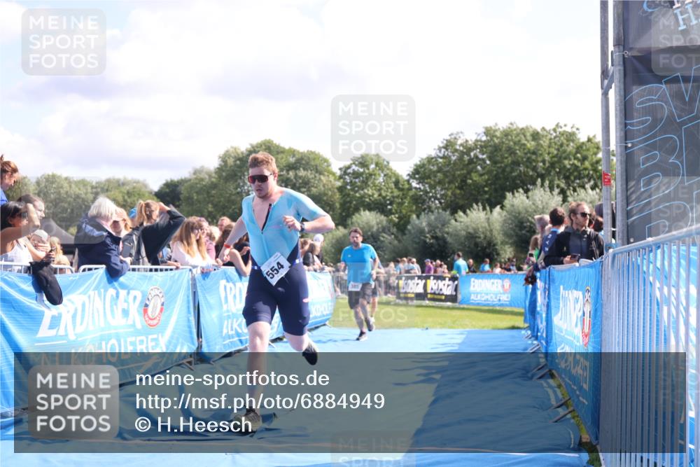 25.08.2024 - Elbe Triathlon Hamburg H.Heesch http://msf.ph/oto/6884949 25.08.2024 11:22:59 Ziel 246, 385, 554, 617, 715 meine-sportfotos.de