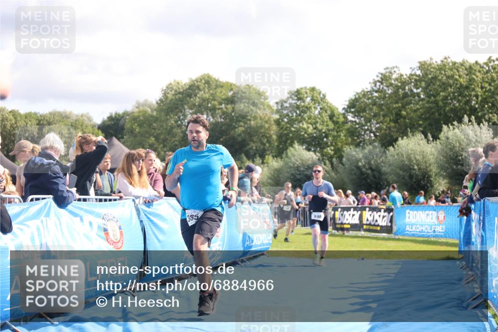 25.08.2024 - Elbe Triathlon Hamburg H.Heesch http://msf.ph/oto/6884966 25.08.2024 11:23:00 Ziel 246, 385, 554, 617, 715 meine-sportfotos.de