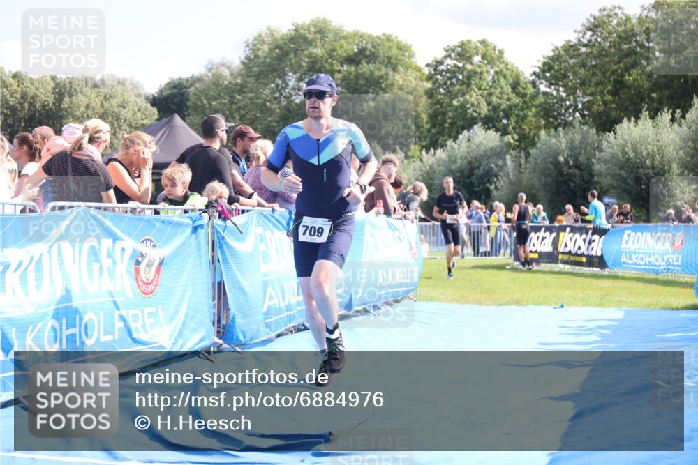 25.08.2024 - Elbe Triathlon Hamburg H.Heesch http://msf.ph/oto/6884976 25.08.2024 11:30:39 Ziel 709, 758 meine-sportfotos.de