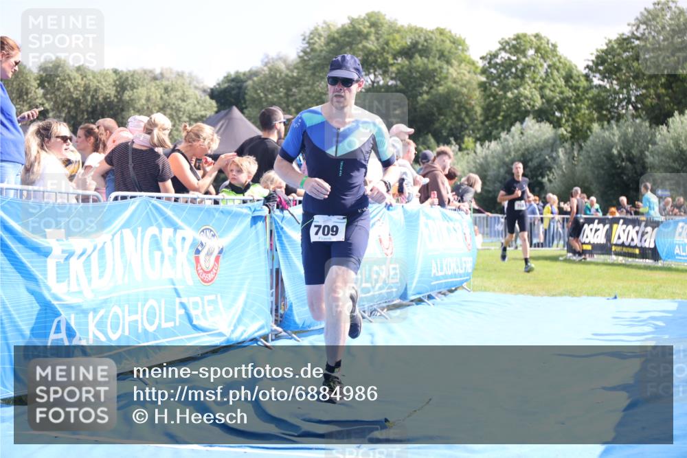 25.08.2024 - Elbe Triathlon Hamburg H.Heesch http://msf.ph/oto/6884986 25.08.2024 11:30:40 Ziel 709, 758 meine-sportfotos.de