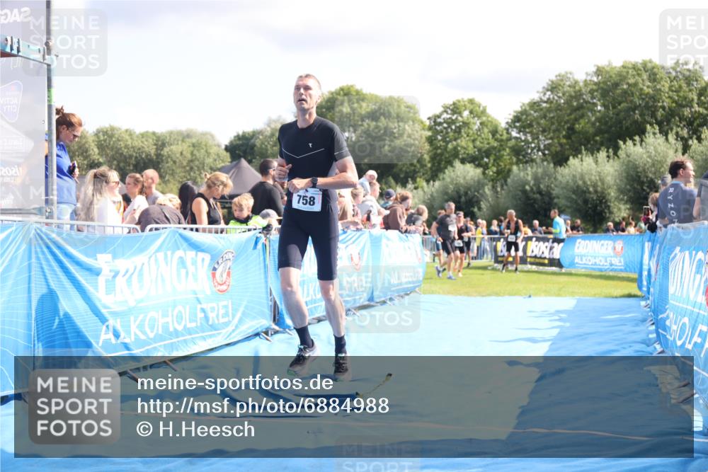 25.08.2024 - Elbe Triathlon Hamburg H.Heesch http://msf.ph/oto/6884988 25.08.2024 11:30:44 Ziel 709, 758, 796 meine-sportfotos.de