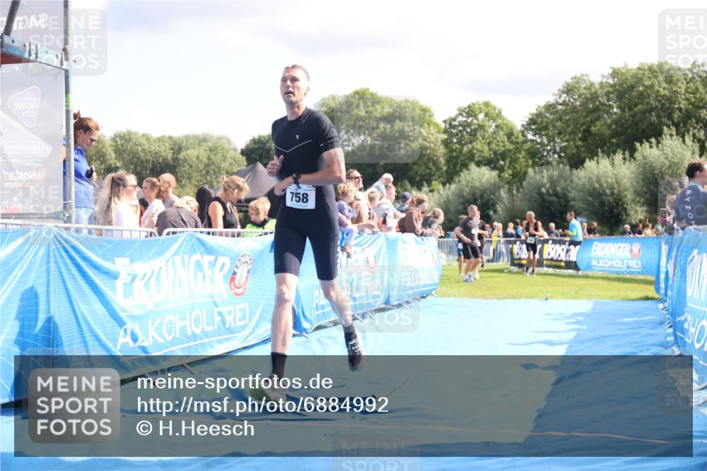 25.08.2024 - Elbe Triathlon Hamburg H.Heesch http://msf.ph/oto/6884992 25.08.2024 11:30:45 Ziel 709, 758, 796 meine-sportfotos.de