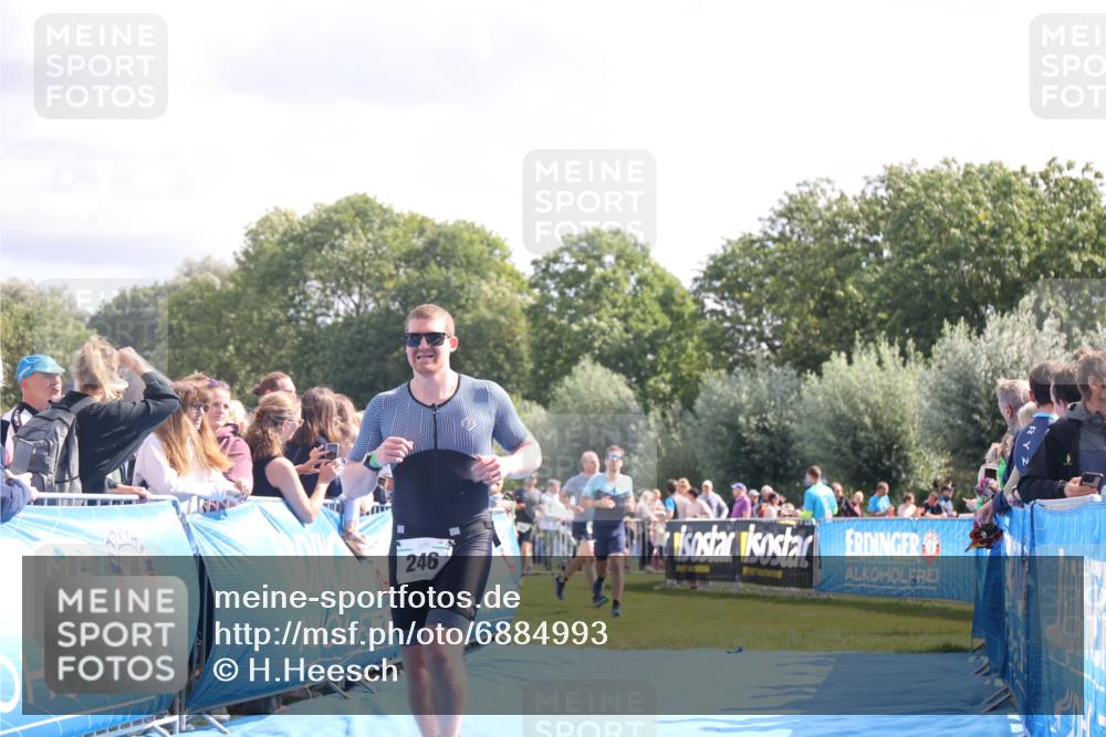 25.08.2024 - Elbe Triathlon Hamburg H.Heesch http://msf.ph/oto/6884993 25.08.2024 11:23:03 Ziel 246, 385, 554, 558, 715 meine-sportfotos.de