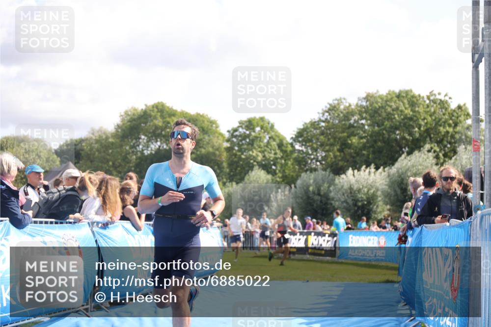 25.08.2024 - Elbe Triathlon Hamburg H.Heesch http://msf.ph/oto/6885022 25.08.2024 11:23:07 Ziel 246, 385, 558, 715 meine-sportfotos.de