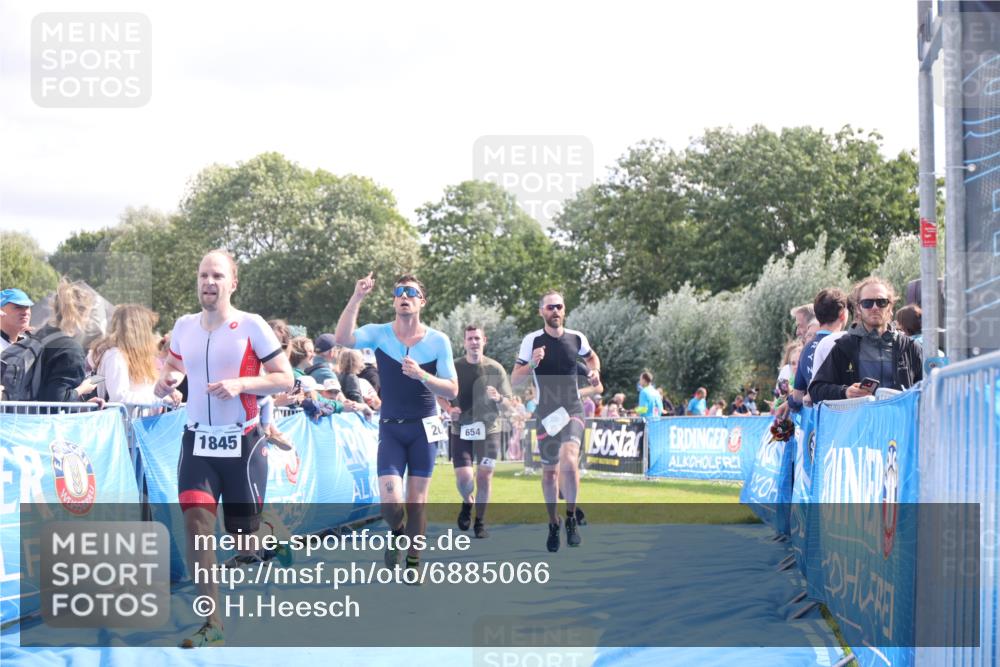 25.08.2024 - Elbe Triathlon Hamburg H.Heesch http://msf.ph/oto/6885066 25.08.2024 11:23:16 Ziel 205, 558, 645, 654, 727, 1845 meine-sportfotos.de