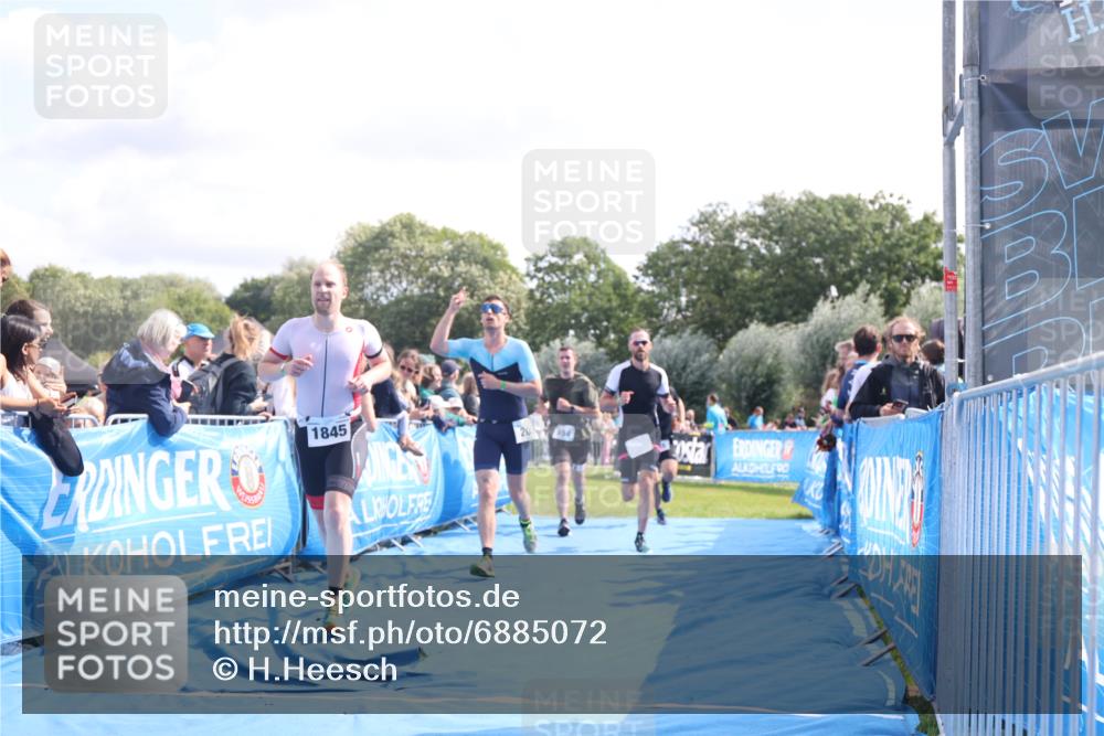 25.08.2024 - Elbe Triathlon Hamburg H.Heesch http://msf.ph/oto/6885072 25.08.2024 11:23:16 Ziel 205, 558, 645, 654, 727, 1845 meine-sportfotos.de