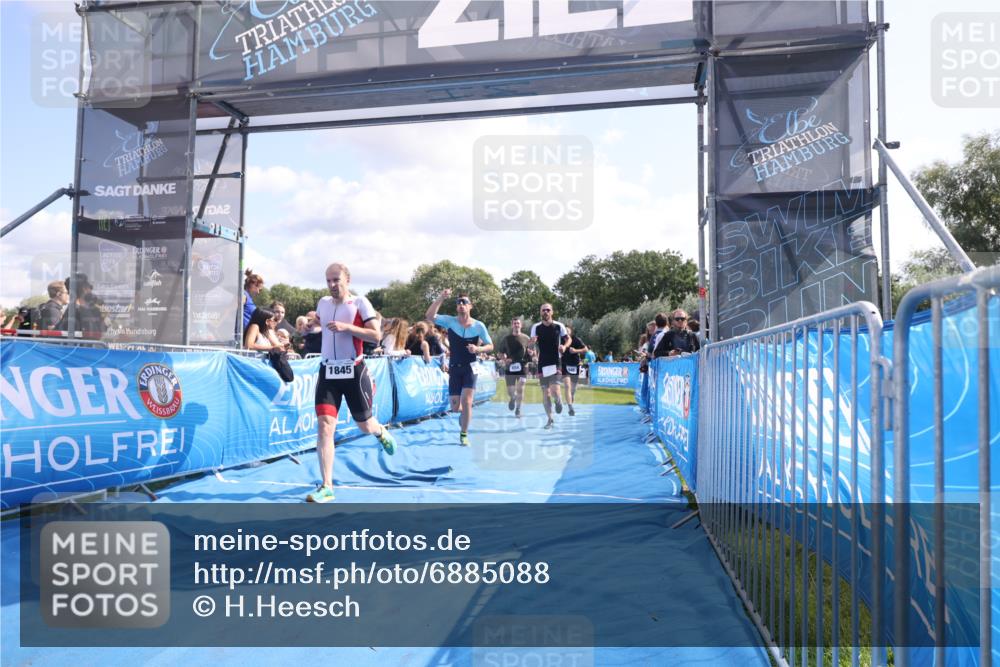 25.08.2024 - Elbe Triathlon Hamburg H.Heesch http://msf.ph/oto/6885088 25.08.2024 11:23:17 Ziel 205, 558, 645, 654, 727, 1845 meine-sportfotos.de