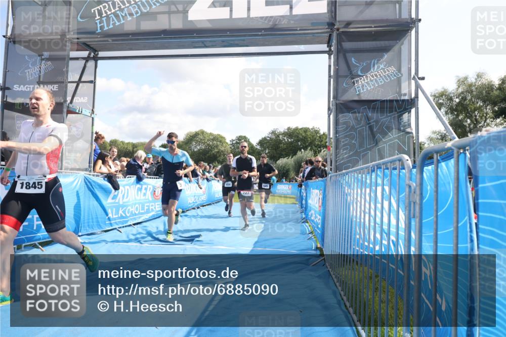 25.08.2024 - Elbe Triathlon Hamburg H.Heesch http://msf.ph/oto/6885090 25.08.2024 11:23:18 Ziel 205, 558, 645, 654, 727, 1845 meine-sportfotos.de