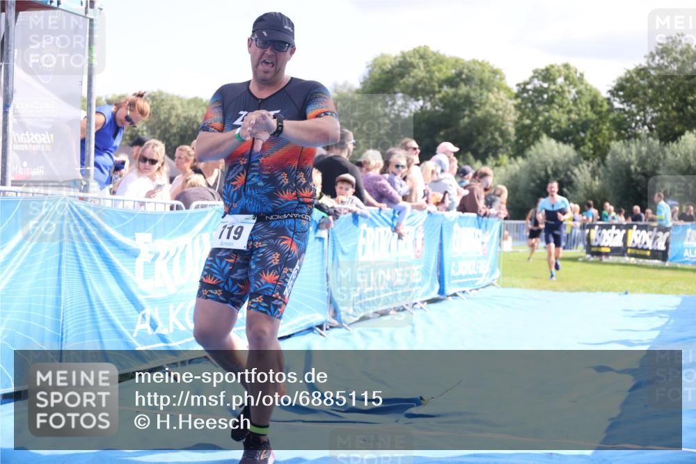 25.08.2024 - Elbe Triathlon Hamburg H.Heesch http://msf.ph/oto/6885115 25.08.2024 11:30:56 Ziel 630, 719, 753, 796, 1435 meine-sportfotos.de