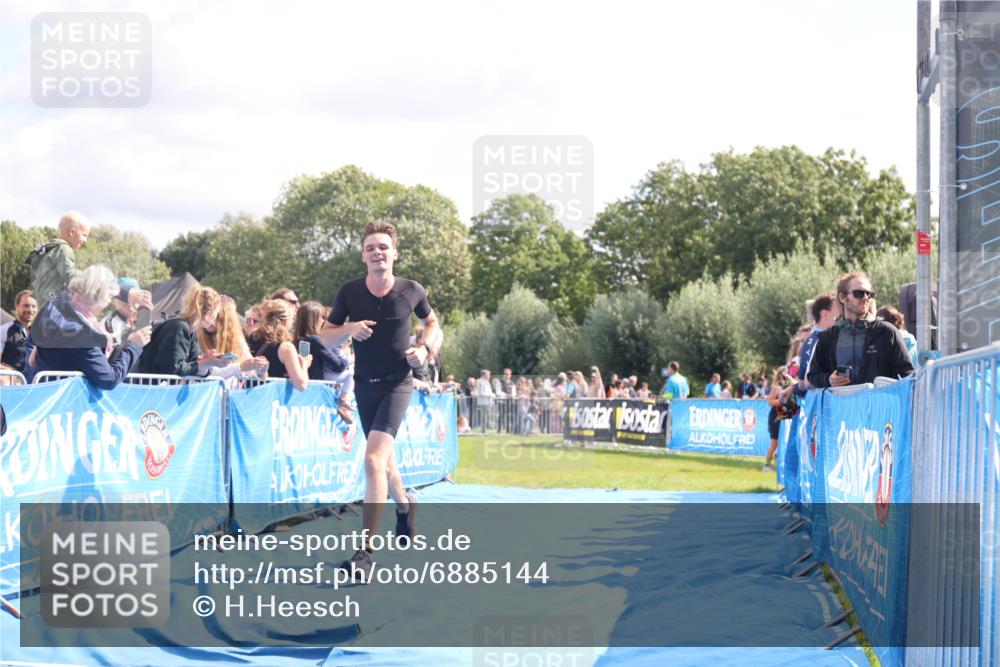 25.08.2024 - Elbe Triathlon Hamburg H.Heesch http://msf.ph/oto/6885144 25.08.2024 11:23:34 Ziel 576, 641 meine-sportfotos.de